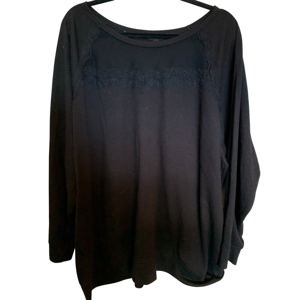 Torrid top lace and soft cozy fabric size 4 black